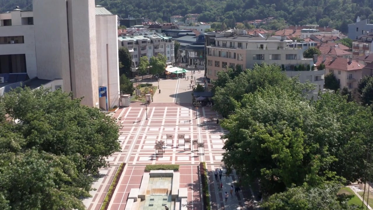 Vista panoramica della città di Blagoevgrad circondata da colline