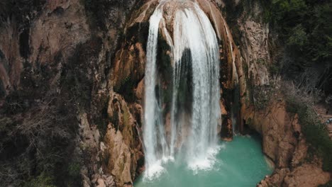 Cascadas-Turquesas-De-Chiflón-En-Chiapas,-México---Retroceso-Aéreo