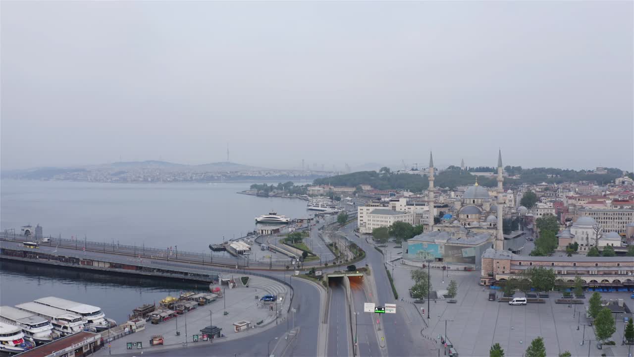 vista aérea del puente de galata y el cuerno dorado. imágenes de 4k en turquía