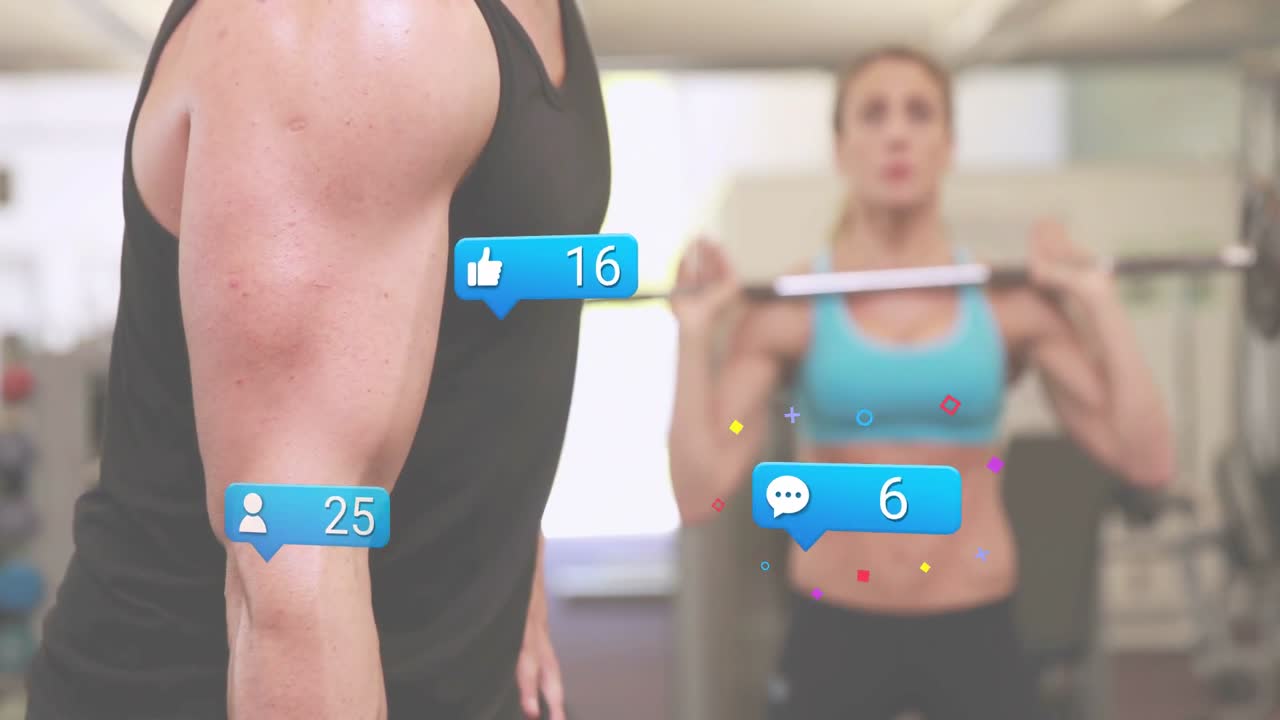 Uomo che solleva pesi (con canotta) che si allena con un manubrio in palestra; donna che tiene un bilanciere, con icone 'mi piace' che si muovono, spazio per il testo.