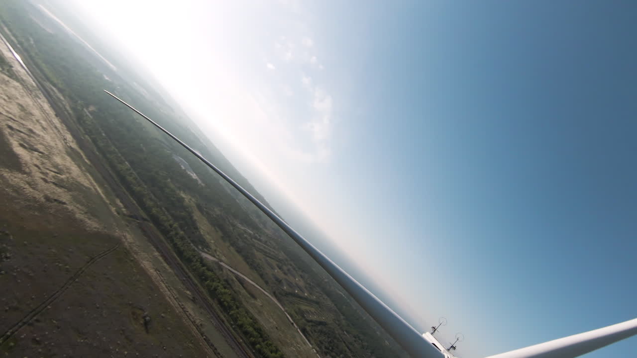 vistas aéreas de turbinas eólicas y paisajes