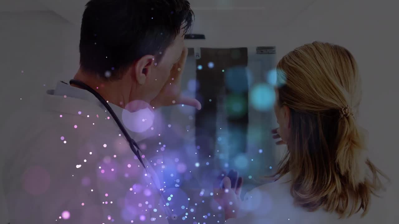 백인 의사 들 위 에 있는 빛 의 반점 들 을  ⁇ 스레이 로 애니메이션