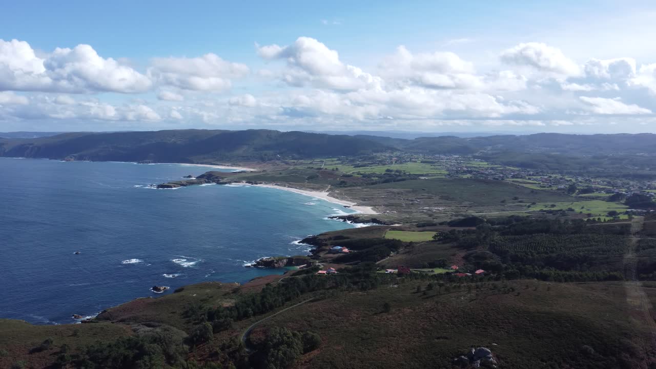 impresionante playa de ponzos de santa comba, galicia en españa, droneshot