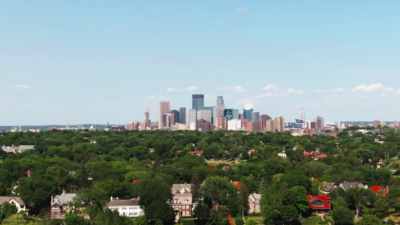 minneapolis minnesota twin cities drone disparado desde un suburbio en verano