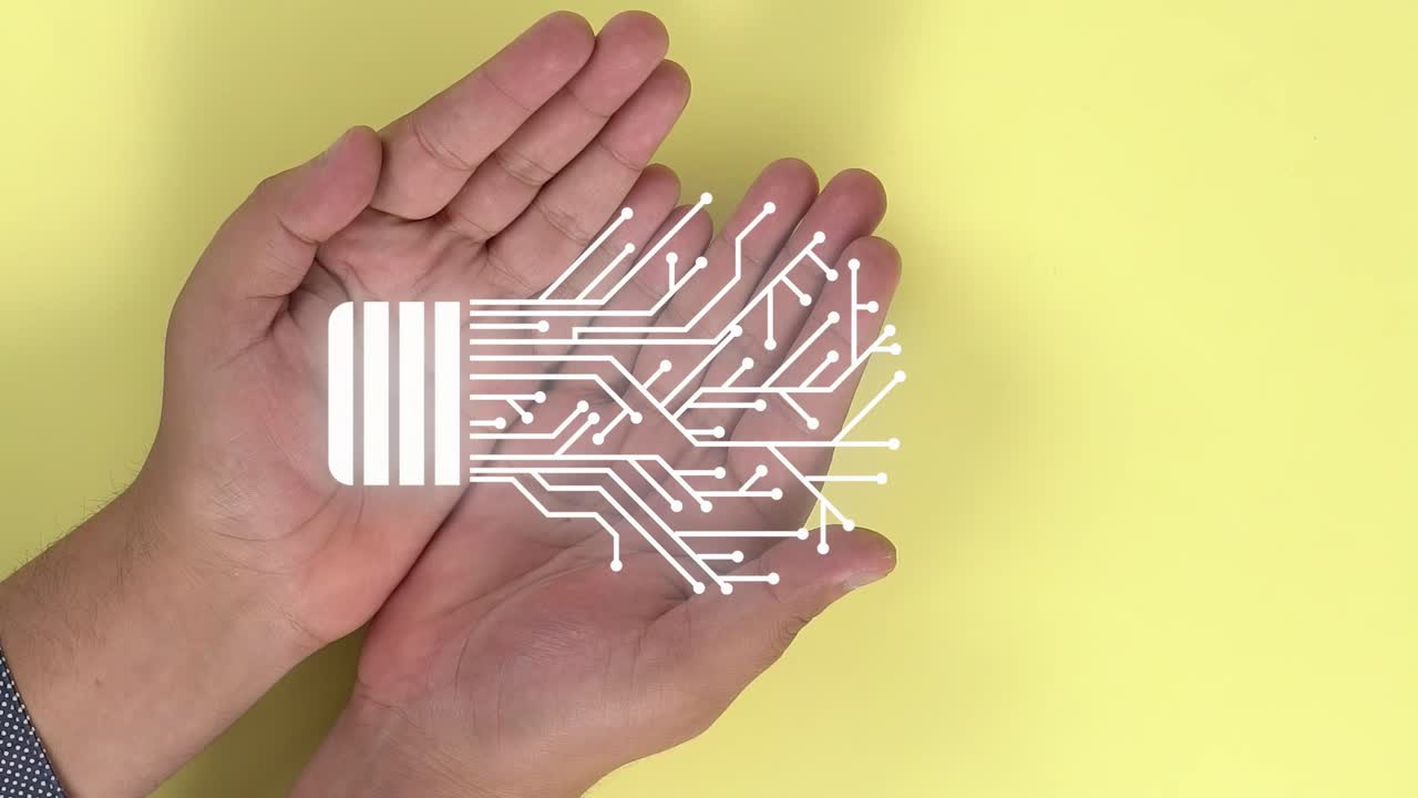 bombilla con patrones electrónicos que aparece en 2 manos que se abren en forma de libro