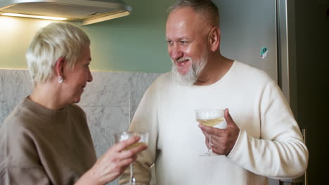 Couple-drinking-wine-at-home