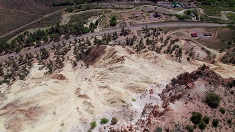 cima aérea de la montaña de azufre | gran montaña de caramelo de roca