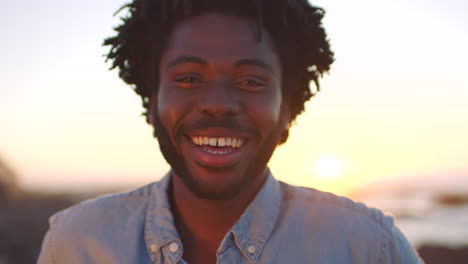 Closeup-portrait-of-the-face-of-a-happy-african