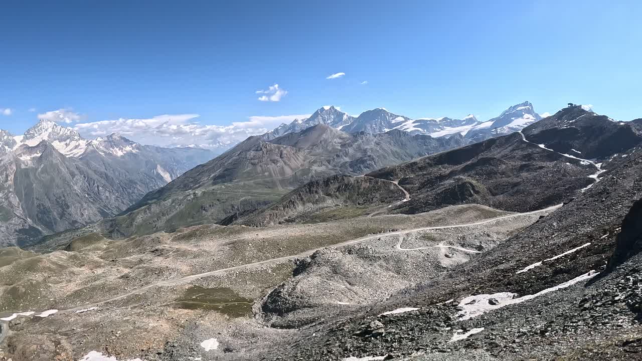 glaciar gornergrat rodeado de montañas en los alpes suizos, suiza, europa