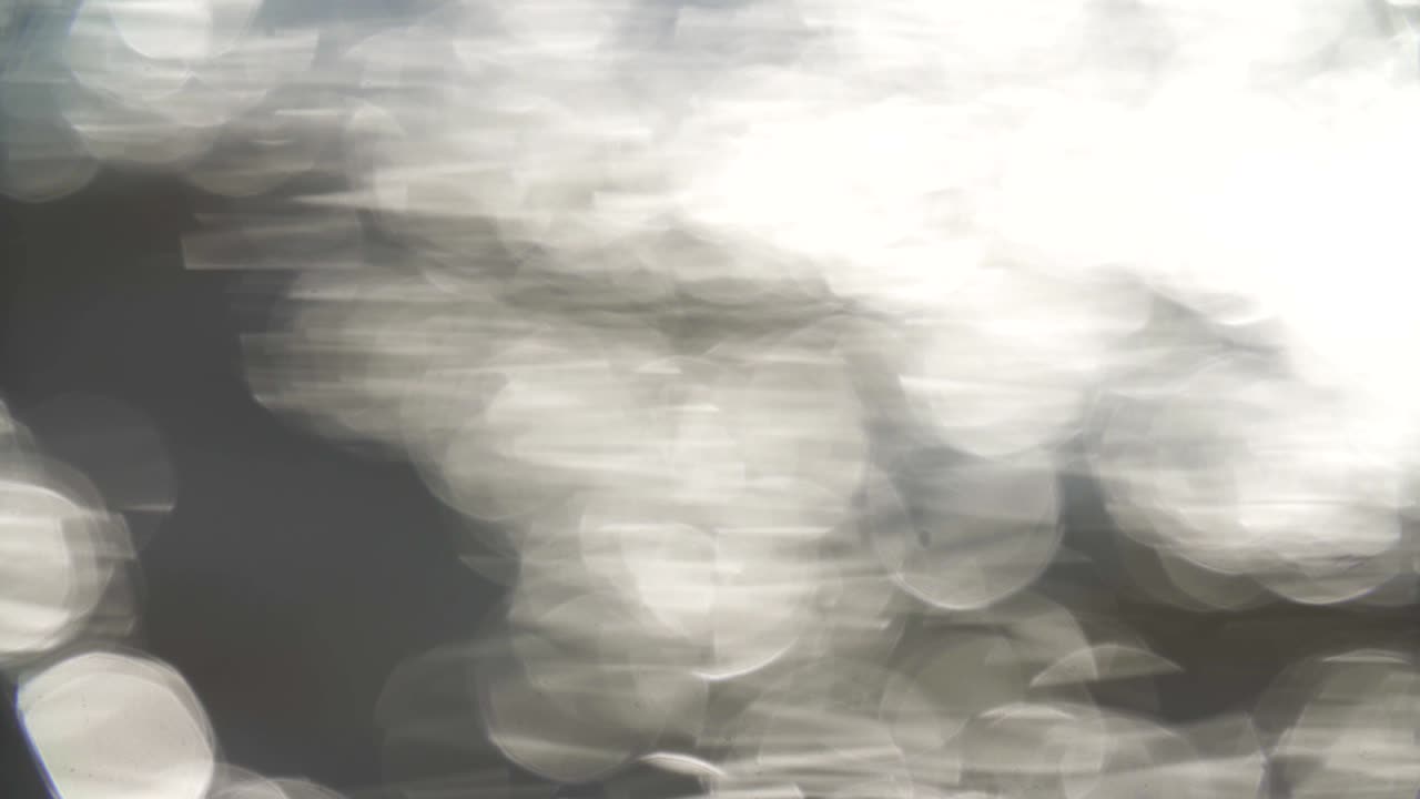 배경 보케 (bokeh) - 물 위의 반이는 빛