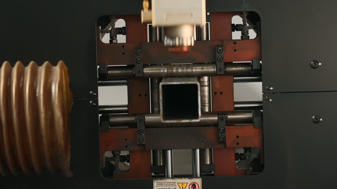 금속 레이저 절단 기계 작동