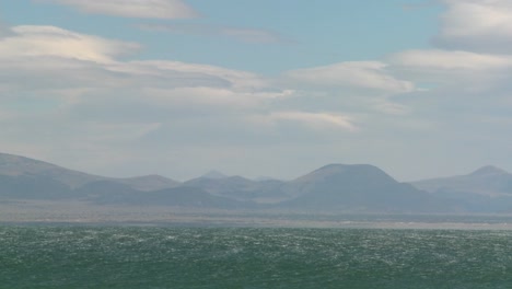 Green-hues-on-the-waters-of-Mono-lake-California