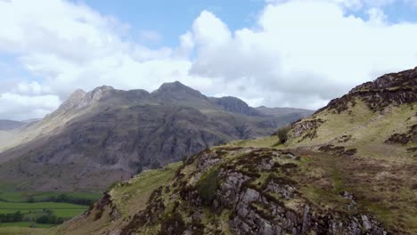 Langdale-Pikes-Blick-Von-Oben-Seite-Pike-Lake-District-Drohnenaufnahmen-2