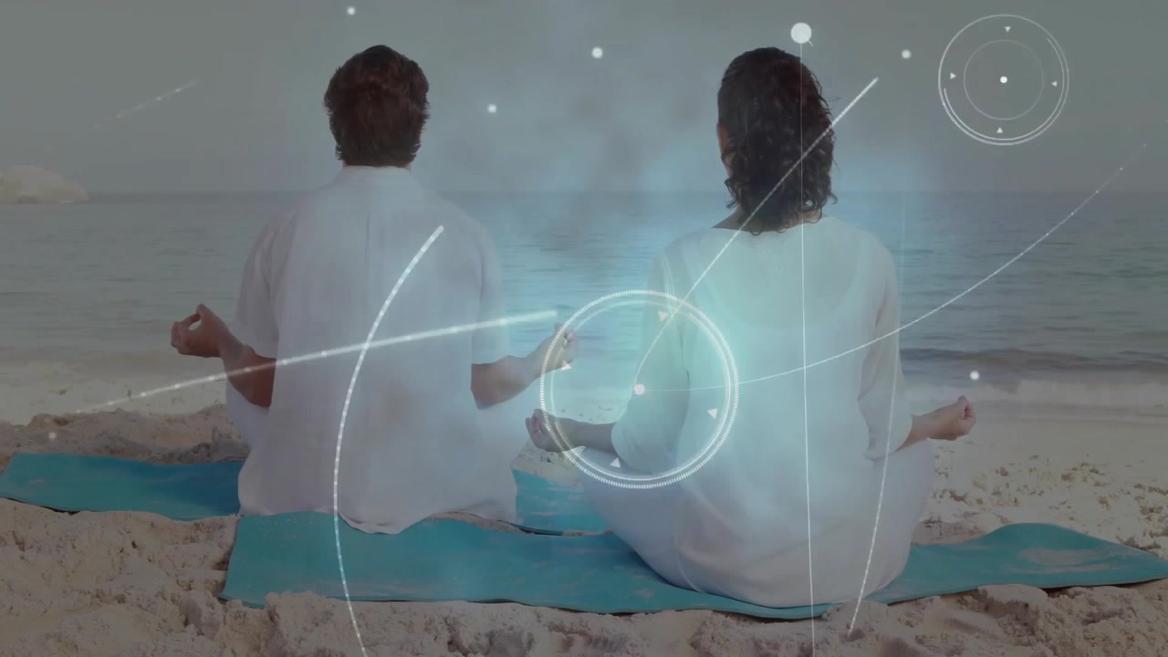 Pareja meditando en la playa con superposición de red digital