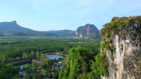 paisaje de las montañas rocosas de krabi cliff
