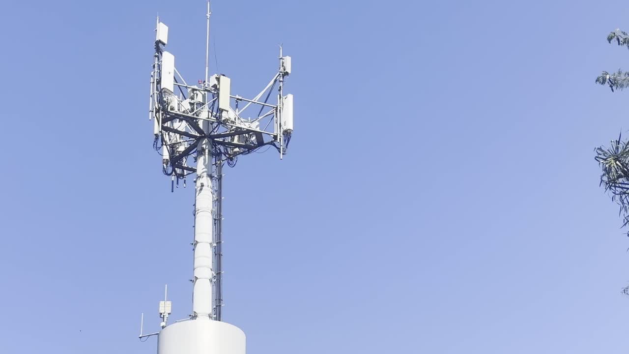 Telecommunications infrastructure, vertical structure, signal receiver