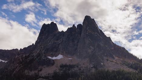 Liberty-Bell-Mountains-Vom-Aussichtspunkt-Washington-Pass-Aus-Gesehen