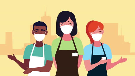 trabajadores con máscaras en una ciudad