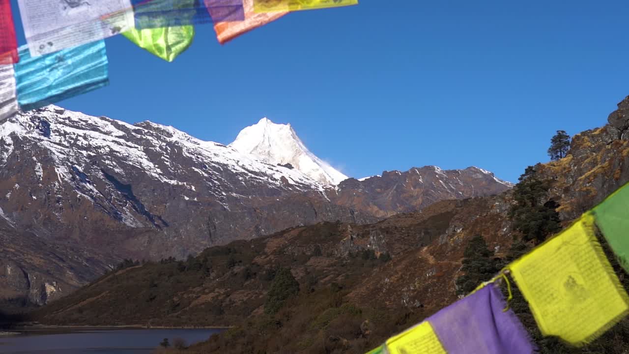 vista del paisaje de la cordillera del monte manaslu en gorkha, nepal