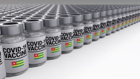 botellas de vacuna contra la covid-19 en togo