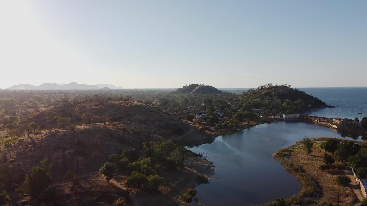 Sobrevoando as vistas incríveis do Lago Malawi, no Malawi, ÁFRICA