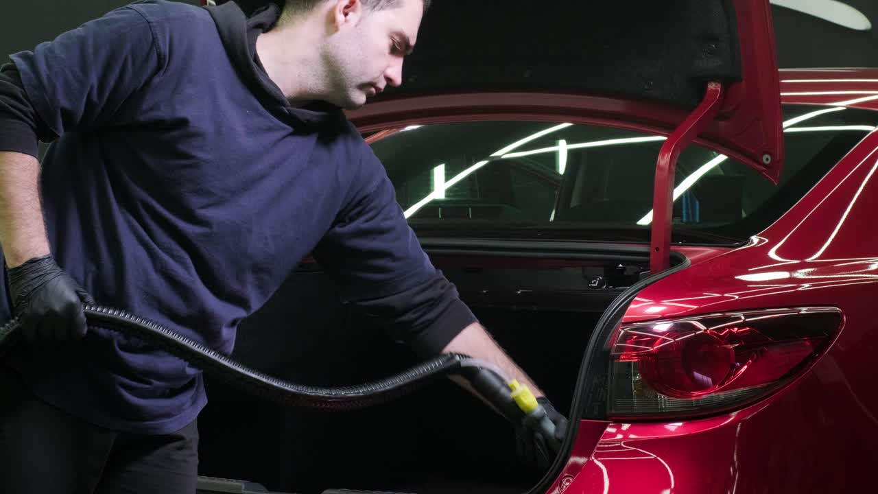 전문적인 자동차 청소. 샤워. 인테리어 세부 사항. 자동차 인테리어를 건조 청소 및 세부 사항; 깊은 좌석 청소; 자동차 세탁에서 거품을 는; 먼지에서 자동차 패널을 청소하는; 진공청소기