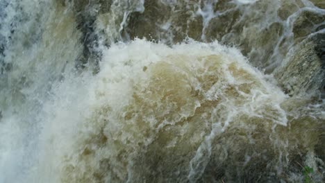 Cascada-Poderosa-Corriente-De-Agua-En-4k-50-Fps-Lista-Para-Cámara-Lenta