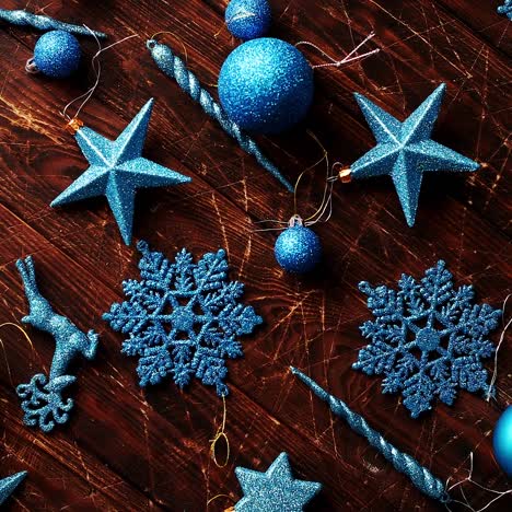 Blue-Christmas-decorations-on-table