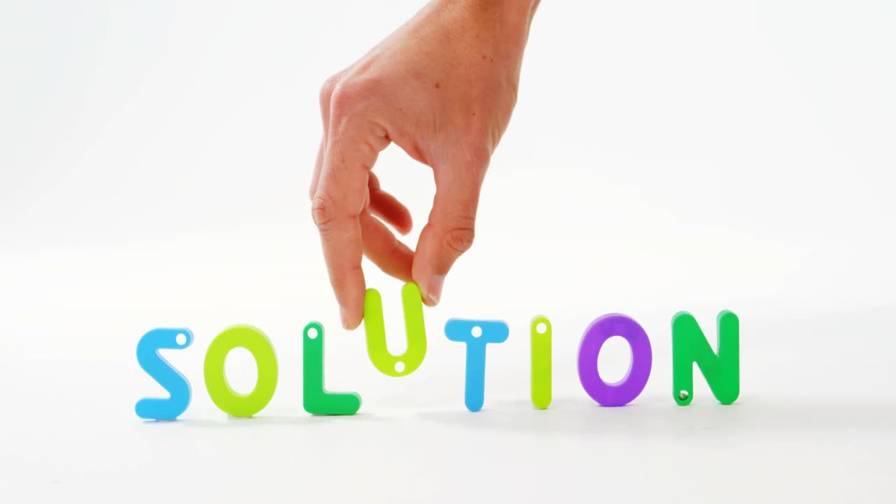 단어 솔루션을 알파 ⁇ 으로 손으로 넣는 것