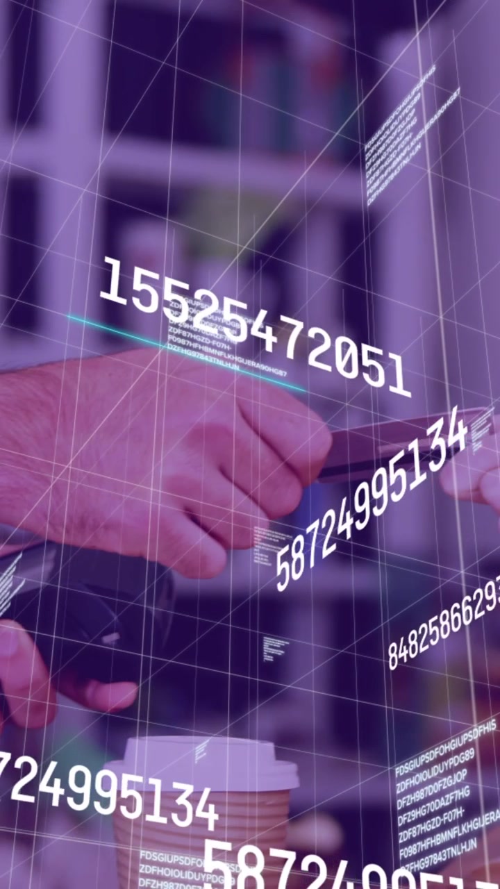 Animazione di numeri variabili sulle mani di una donna caucasica che usa un terminale di pagamento