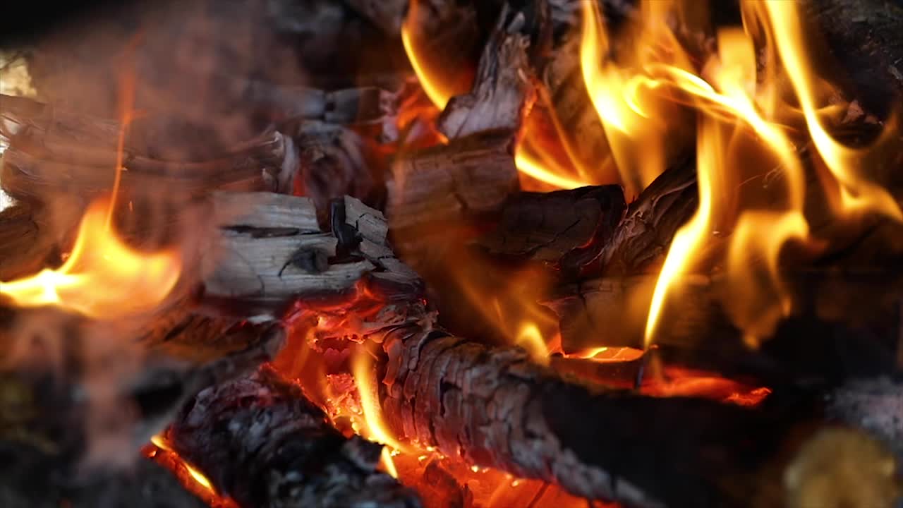 검은 바탕에 불의 불꽃