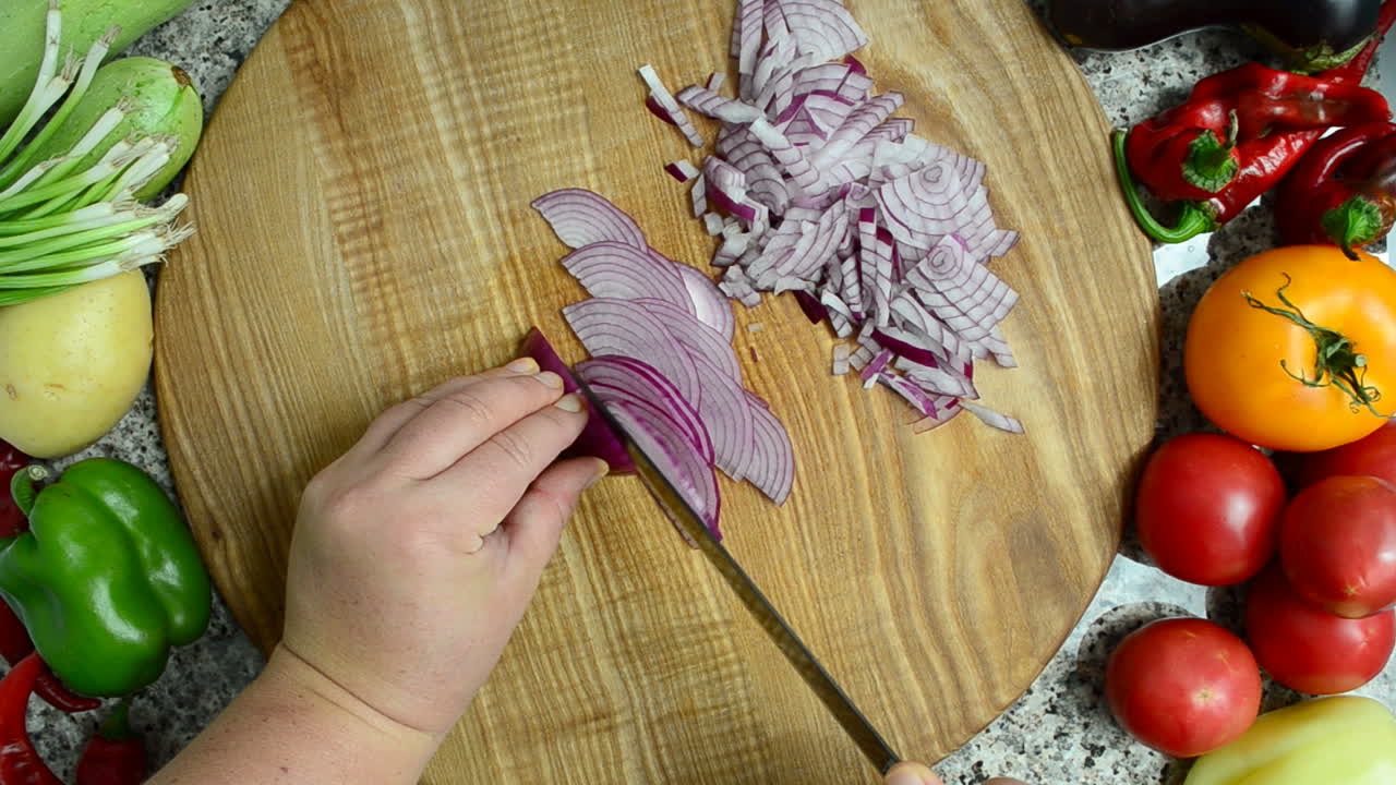 The cook cuts onions. Preparation of vegetables