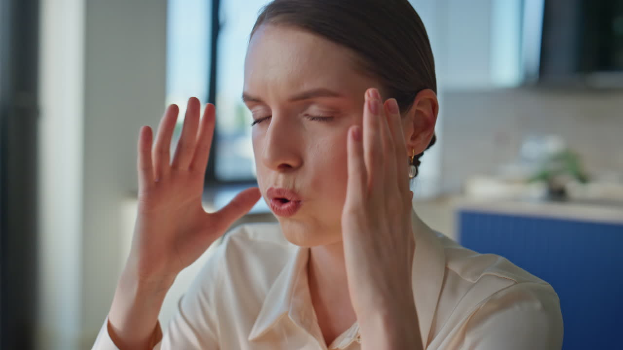 Furious businesswoman shouting smartphone holding work documents closeup