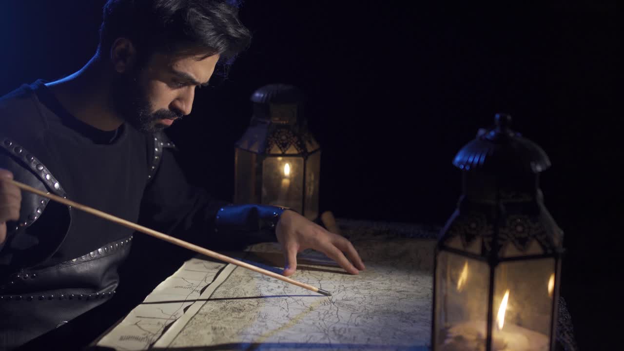 지도에서 올바른 전술을 찾은 사령관입니다.