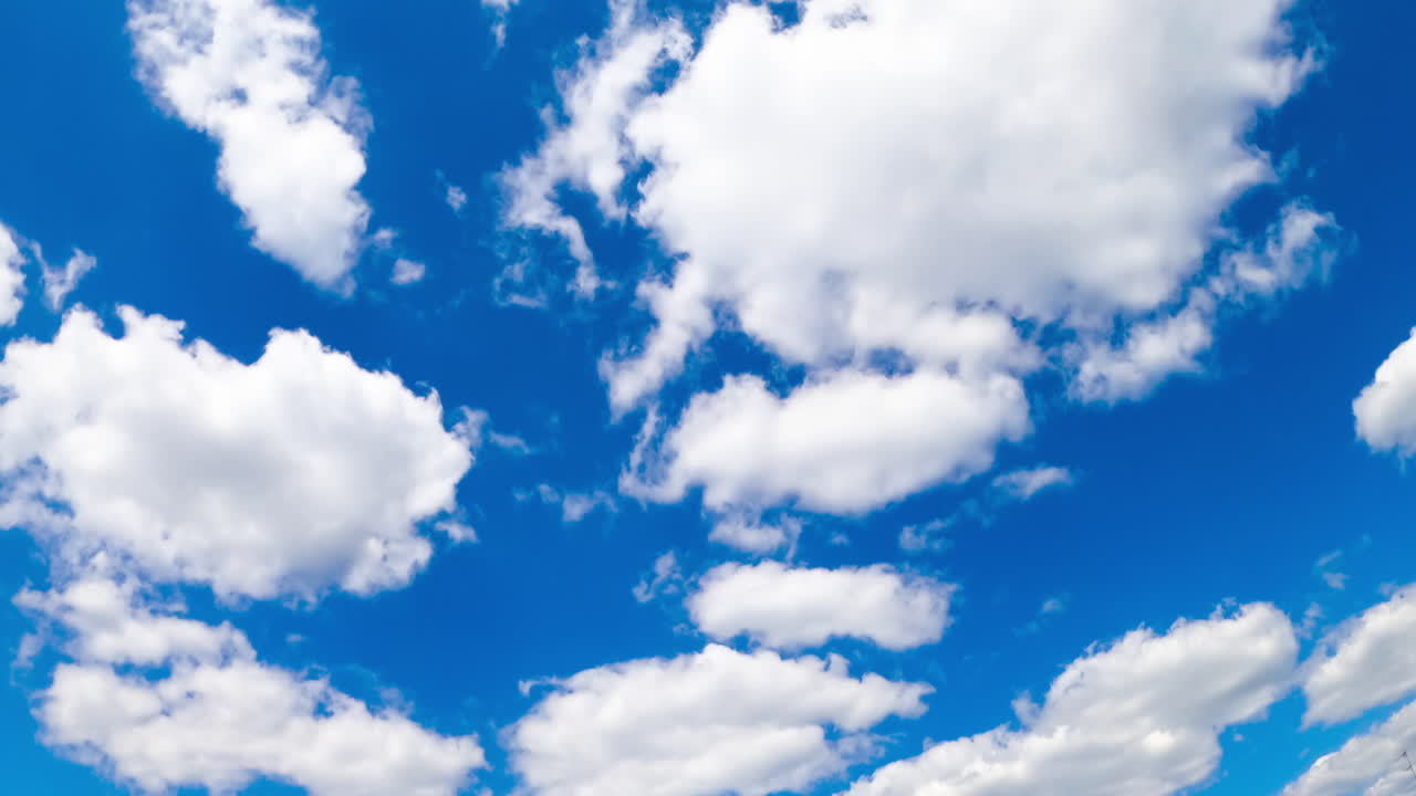 Quick transformation of white clouds in the atmosphere. Fluffy cloudscape growing in the sky. Timelapse.