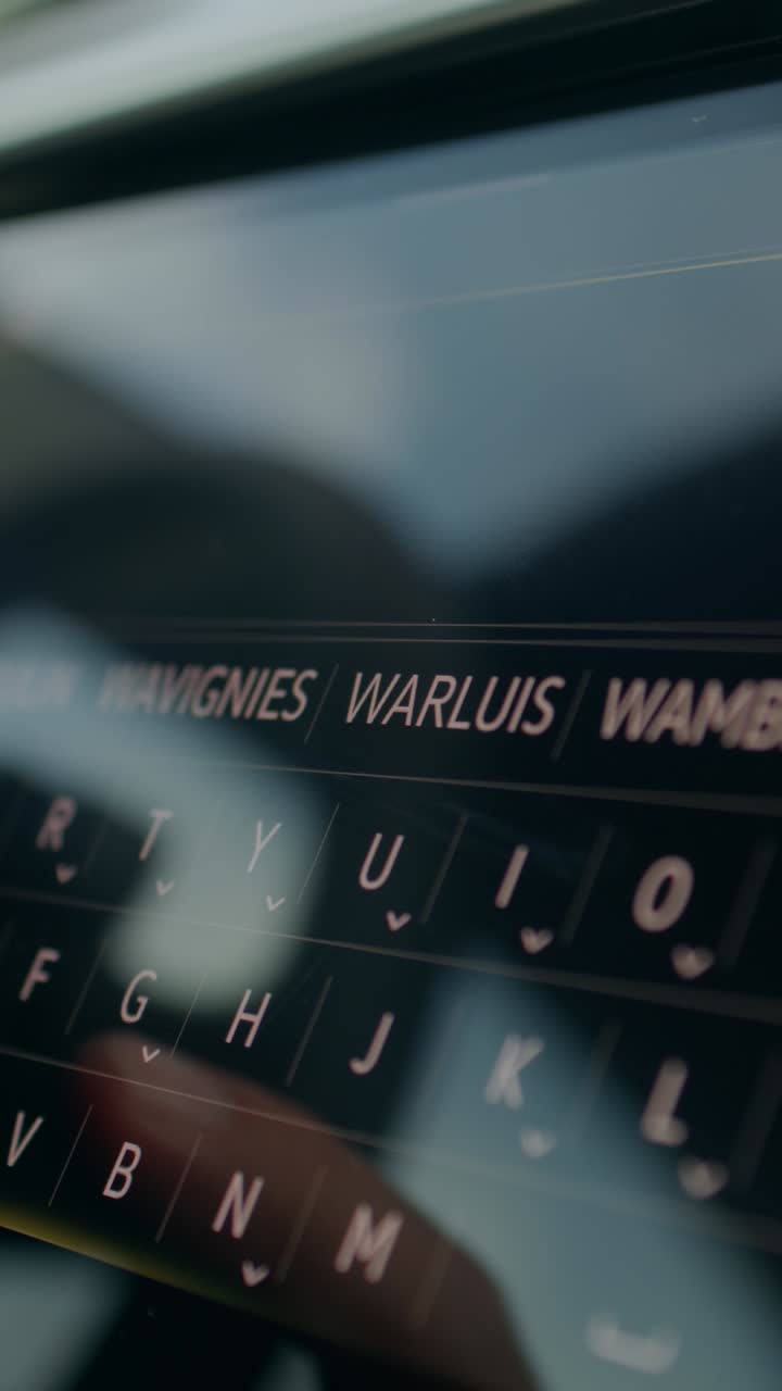 pantalla táctil de automóvil con teclado