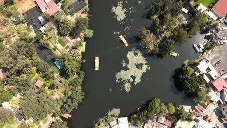 Scenic-lagoons,-canals,-and-trajineras-in-Xochimilco,-CDMX