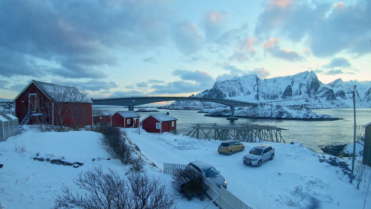 ノルウェーのロフォーテン諸島、ハムノイから橋に向かって撮影されたタイムラプス