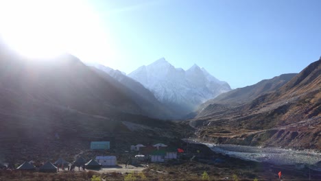 Wunderschöner-Sonnenaufgang-Im-Zeitraffer-Des-Oberen-Gürtels-Des-Himalaya-Gebirges,-Uttarakhand,-Indien