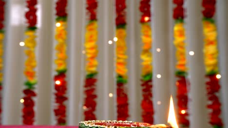 tiro inclinado hacia abajo de la lámpara de oración india para las celebraciones de raksha bandhan o diwali