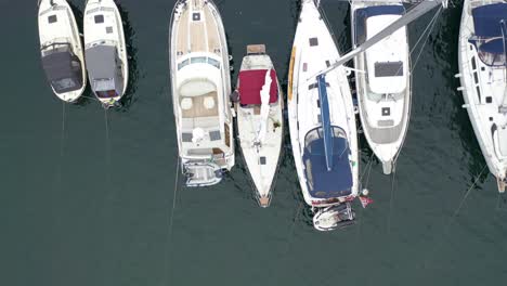 Small-sailboat-leaving-the-harbour