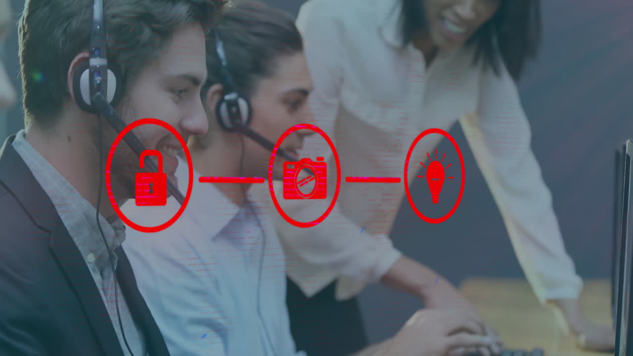animación de iconos de medios sobre diversas personas de negocios que usan auriculares de teléfono en la oficina