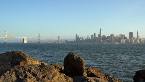 Vista-Del-Horizonte-De-San-Francisco-Desde-La-Isla-Del-Tesoro