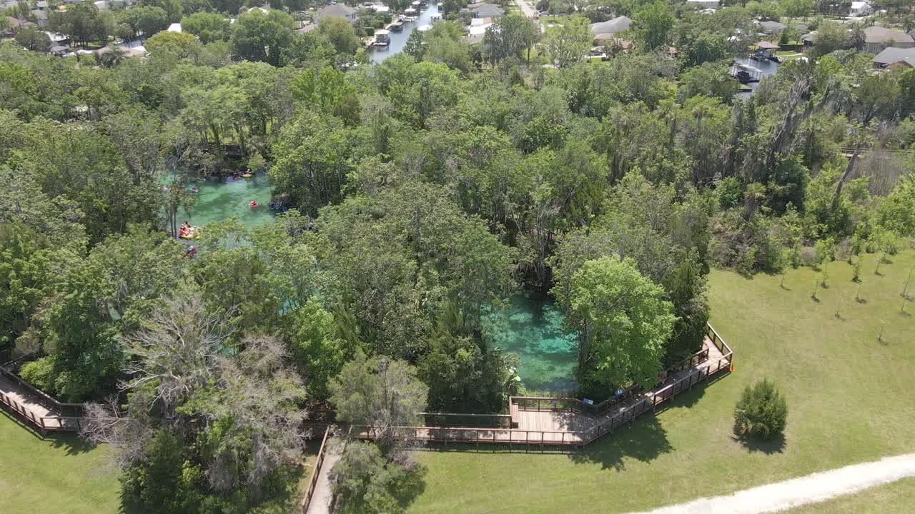 источник "три сестры" близ кристалл ривер, флорида