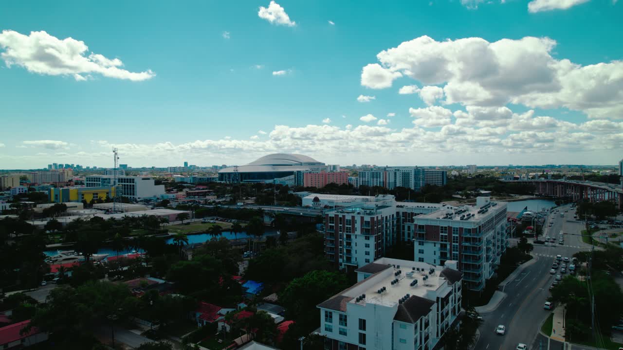 론데포트 공원의 공중 전망: 마이애미의 스포츠 랜드마크