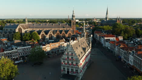 Ayuntamiento-Histórico-En-Medio-De-La-Plaza-Del-Mercado-En-La-Ciudad-Holandesa-De-Gouda