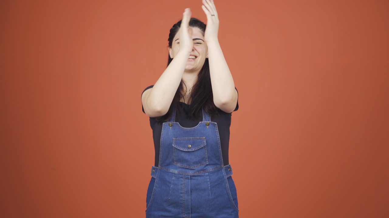 행복한 여자는 기 ⁇ 합니다.