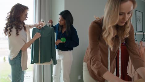 Women-working-on-their-new-collection-in-workshop.