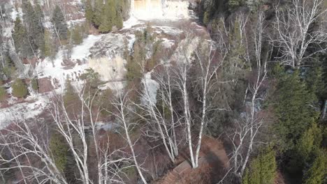 Gooseberry-falls,-Minnesota,-USA-on-April,-water-fall,-river