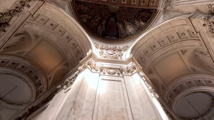 Vista panoramica dell'interno della Cattedrale di San Paolo